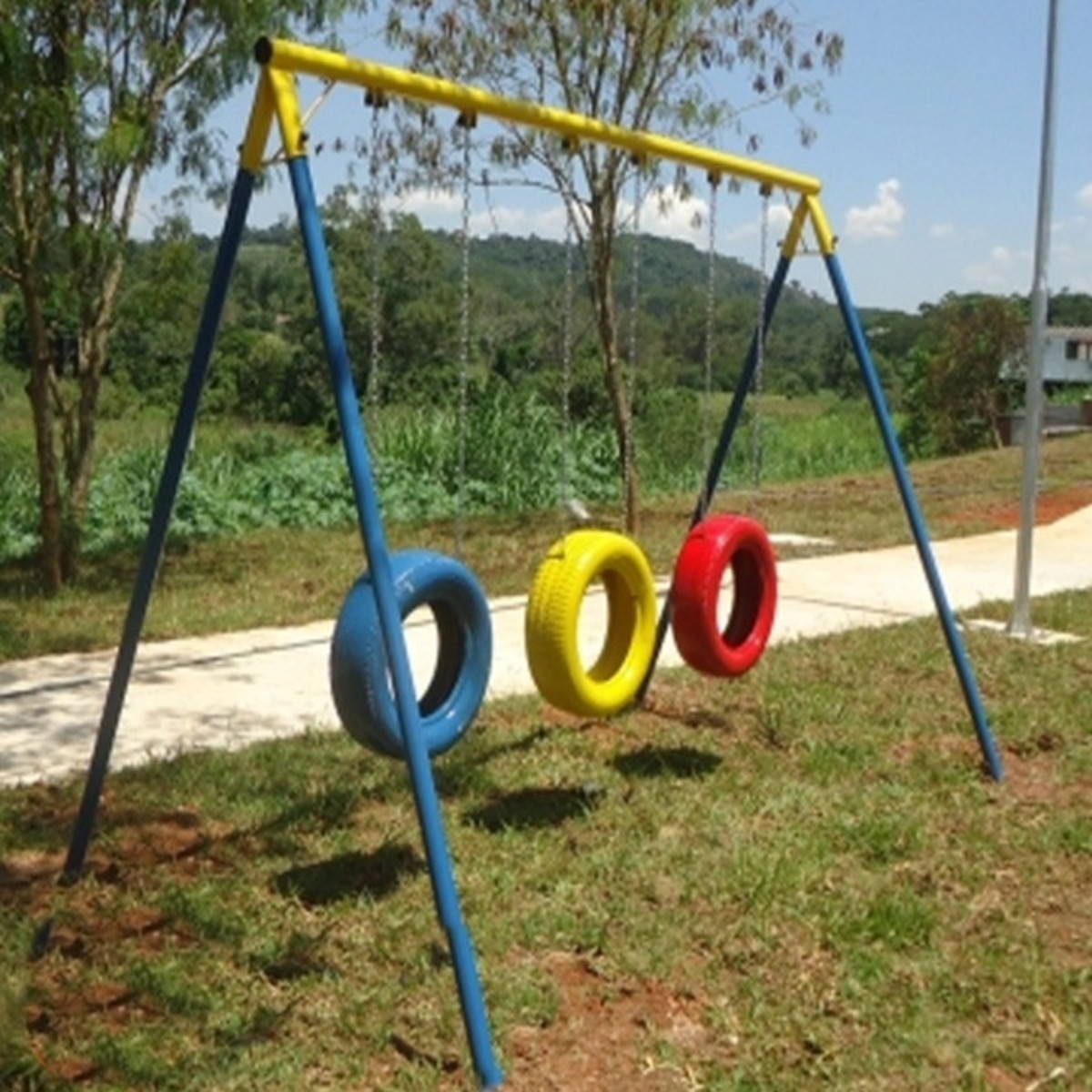 700