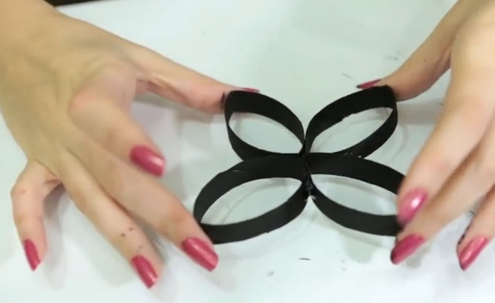 quadro com rolo de papel imagem do passo 3