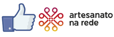 almofadas-pintadas-com-ponteira-de-metalica-botao-like