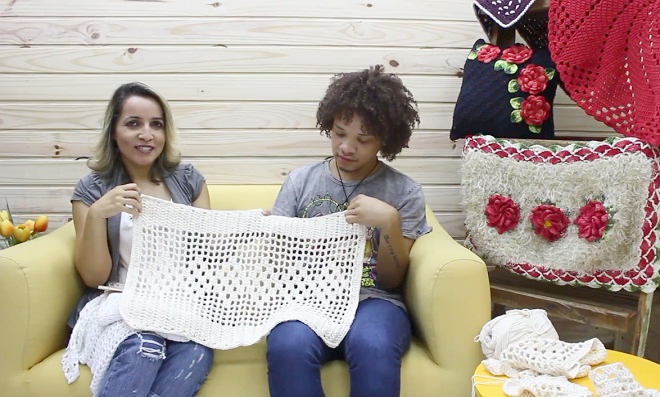 Aprenda como fazer um lindo tapete branco de crochê