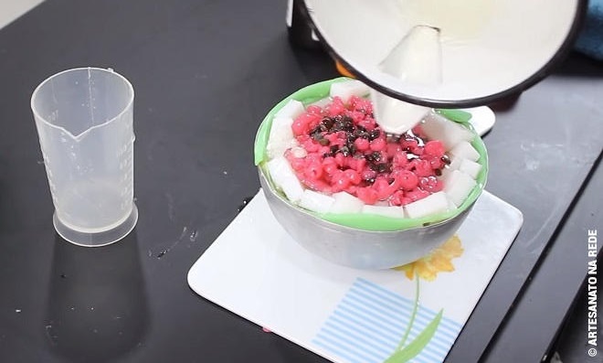Como fazer sabonete artesanal de melancia - Passo a passo